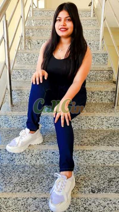 Riya, call girl in Mumbai