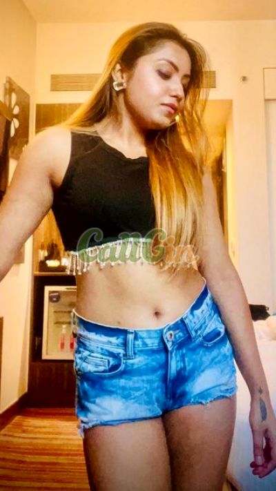 Manshi Singh, Call girl in Pune