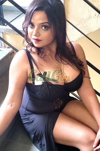 Radhika Sharma, call girl in Andheri (Mumbai)