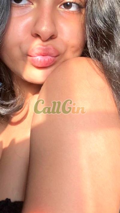 Komal, call girl in Bangalore