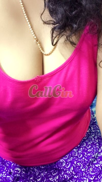Varshini 7200053637, call girl in Chennai