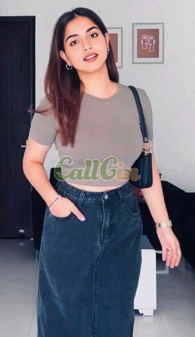 Urmila 7428114199, escort in Noida